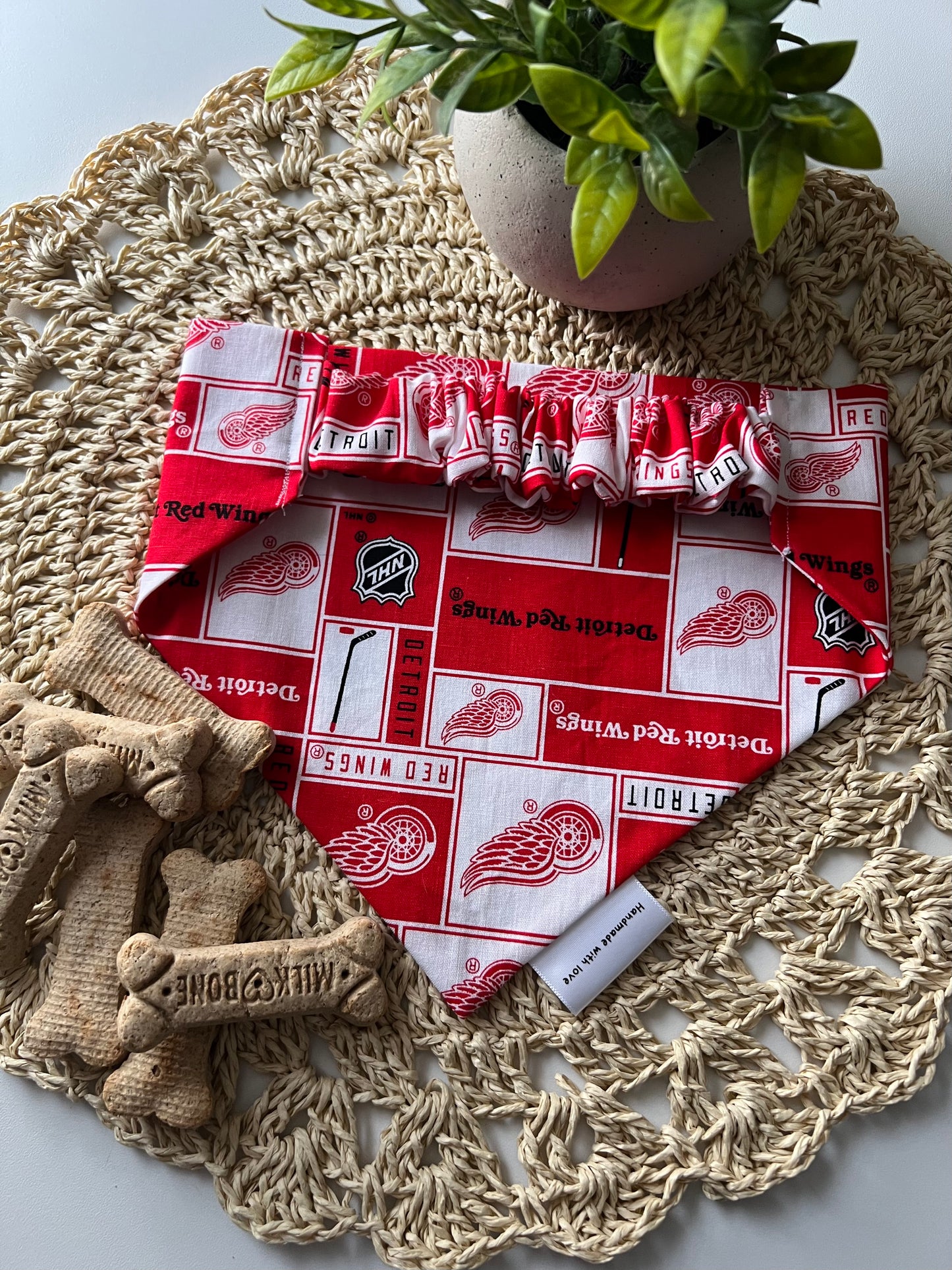 Hockeytown Pup Bandana